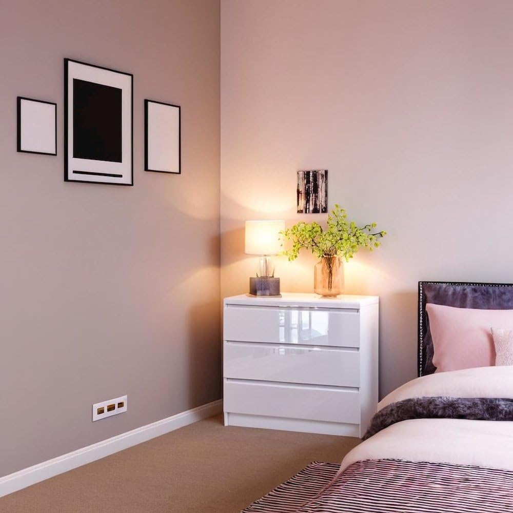 White 3 Drawer Dresser F9806
