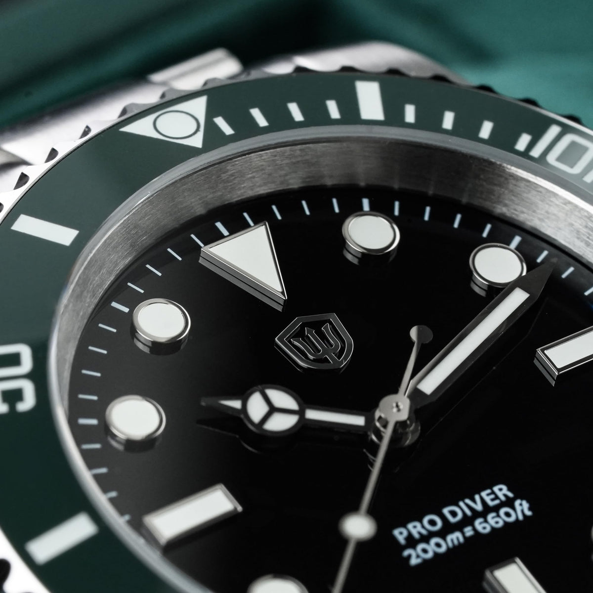 40mm Sapphire Crystal 200m Waterproof Quartz Diver Watch I3804